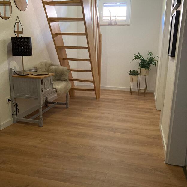 Flurbereich mit Holztreppenaufgang