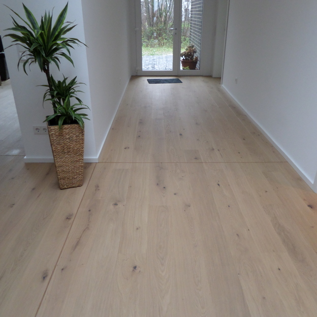 Bereich zur Terrassentür mit hellem Boden