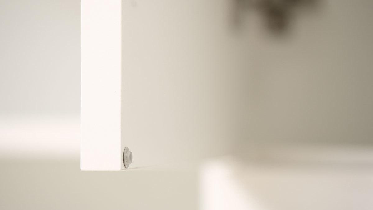 Detailaufnahme Fischauge an Tür Detailaufnahme Fischauge an weißer Schranktür zur Materialerhaltung